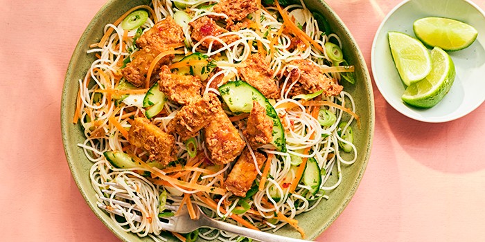 Rice noodle salad with peanut butter tempeh
